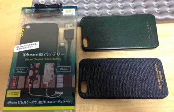 Simplism の iPhone 型バッテリーとケース。エコレザーのケースはボロボロになったので再購入。デニムのと交互に使おう。 http://t.co/JAvgQpbHdM